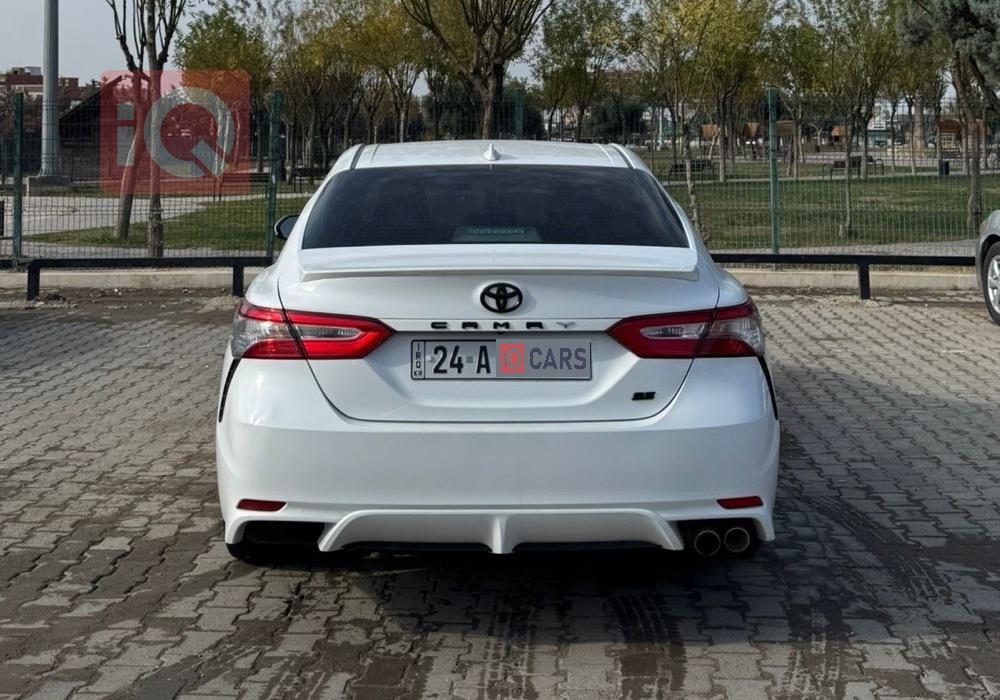 تۆیۆتا کامری